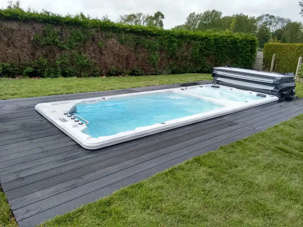 Piscina infinita de nado contracorriente Buck & Buck